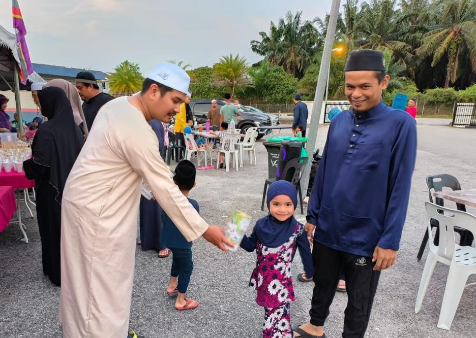 Cover image of Community Past Program: Sumbangan Ramadan – Distribution of Kurma to Residensi Utama, Kedah.